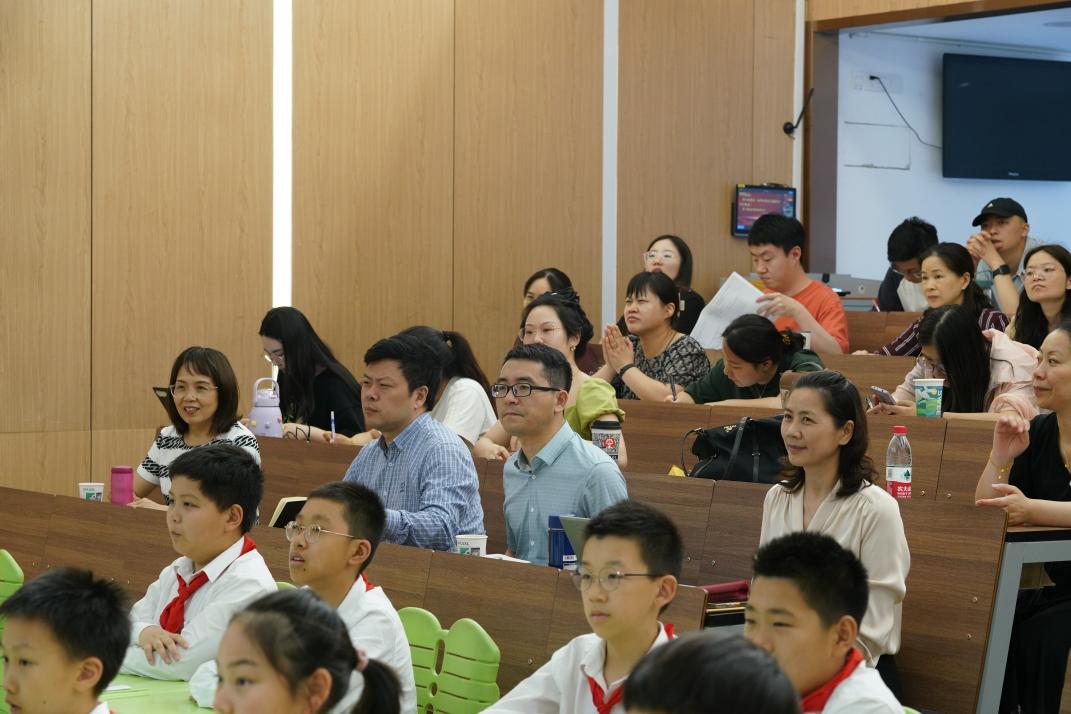 校園網(wǎng)數(shù)學(xué)組報(bào)道稿_html_m7612f388.jpg 校園網(wǎng)數(shù)學(xué)組報(bào)道稿_html_m7612f388.jpg