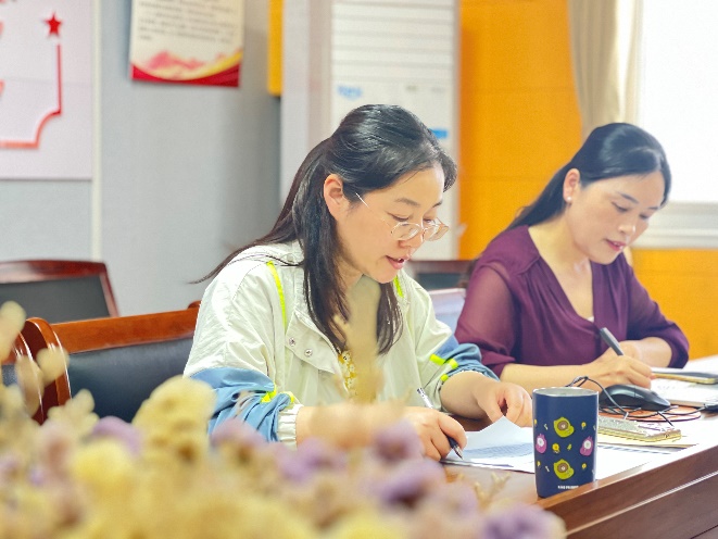 展風(fēng)采 促成長(zhǎng)——數(shù)學(xué)組第三屆青年教師擂臺(tái)賽_html_m78bac435.jpg